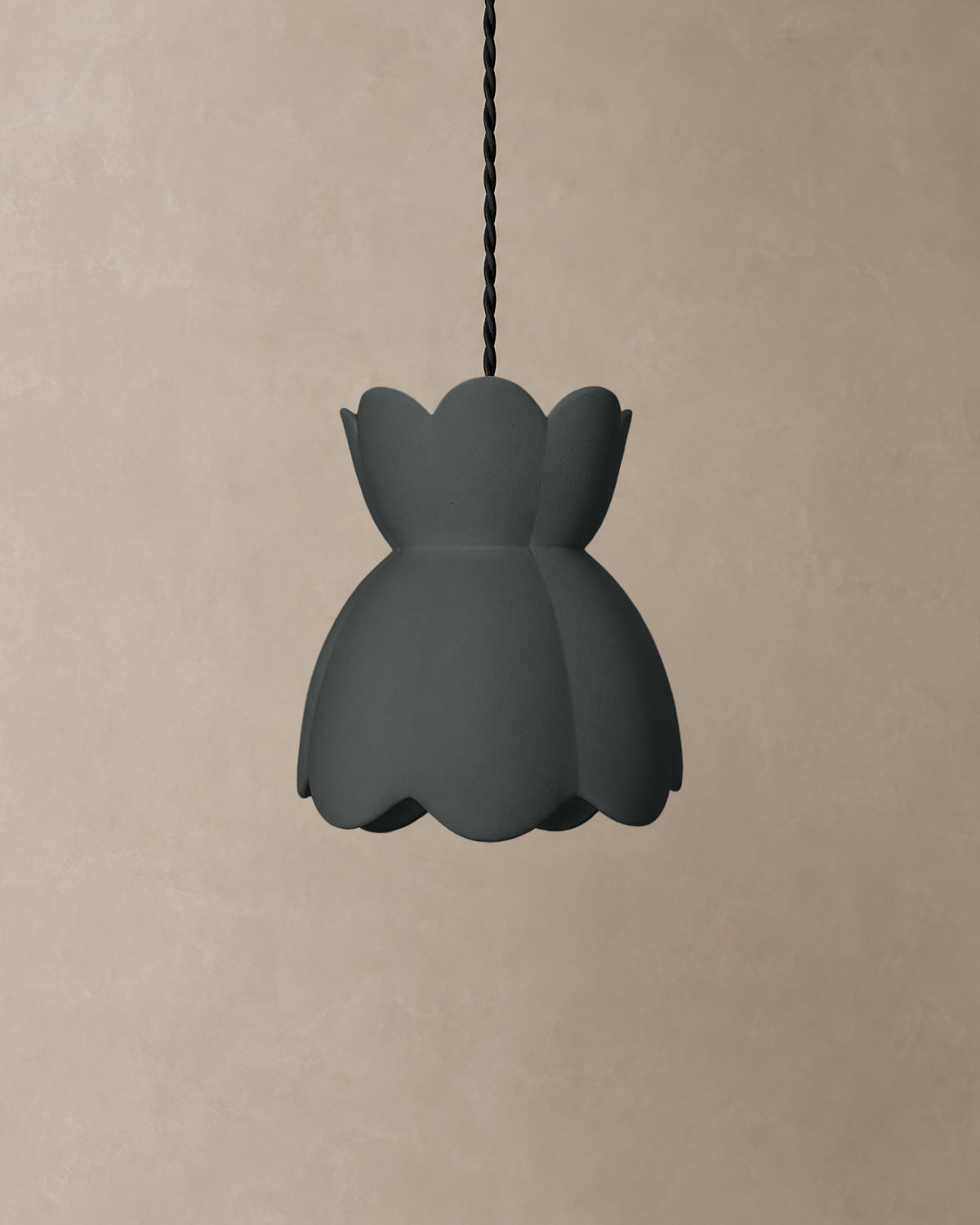 Vallea Small Pendant · Shadow