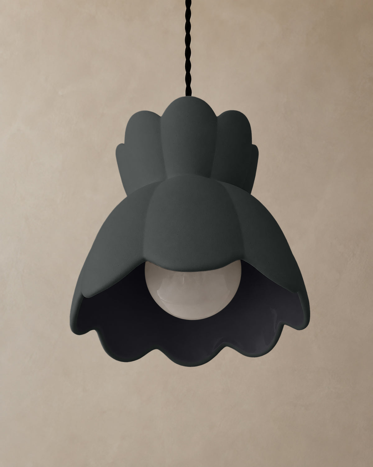 Vallea Small Pendant · Shadow
