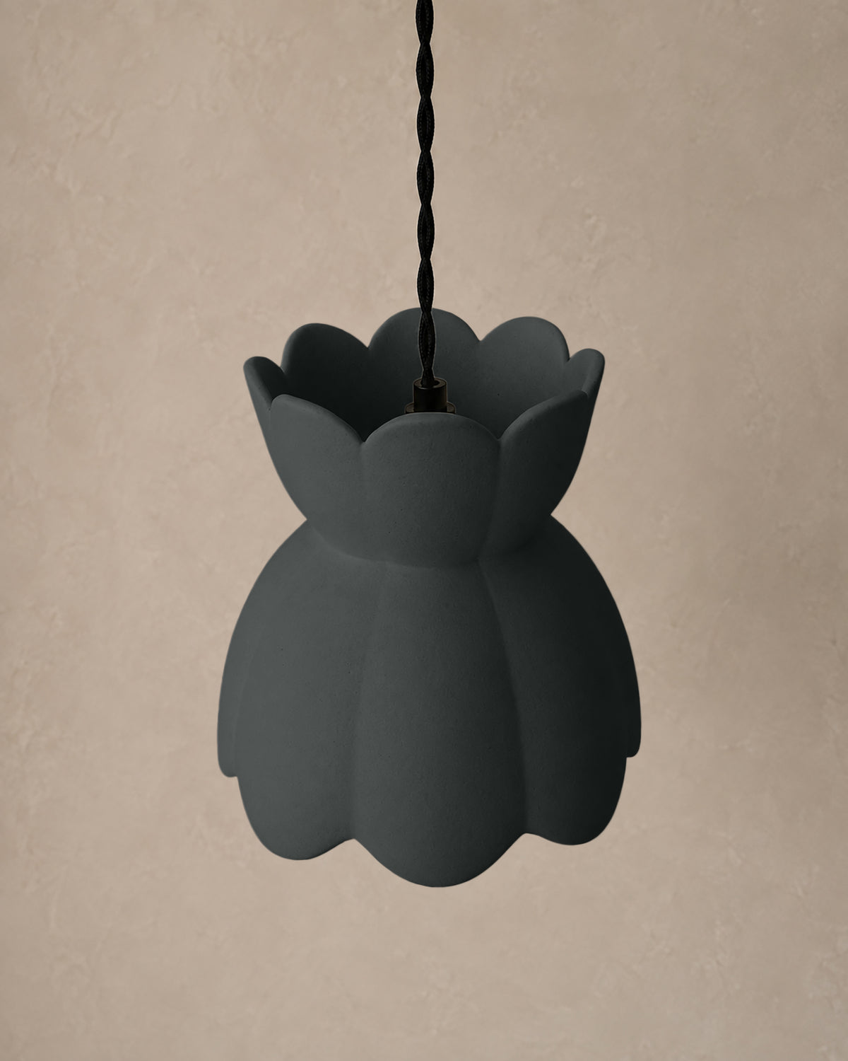 Vallea Small Pendant · Shadow
