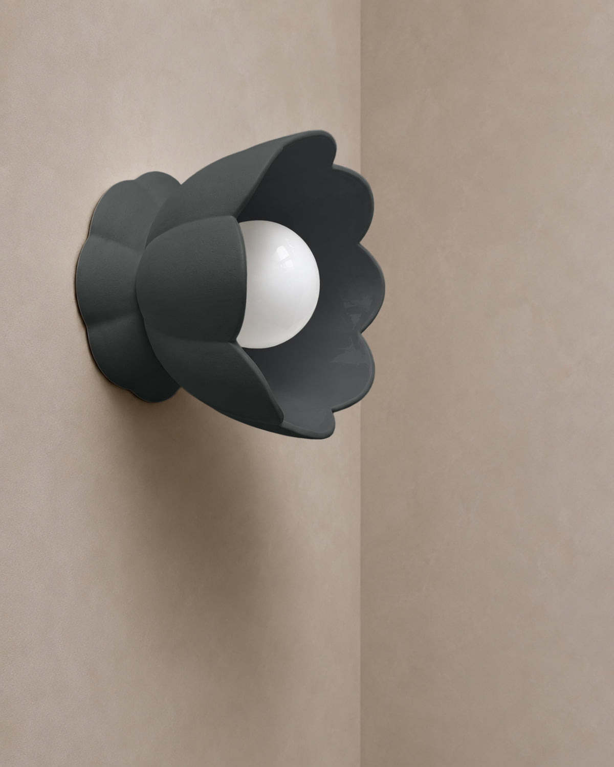 Vallea Small Sconce · Shadow